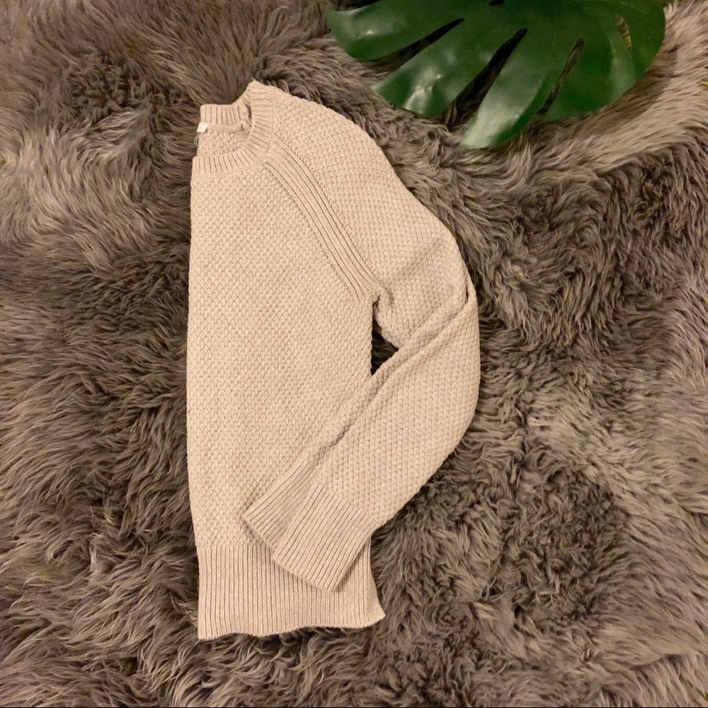 Gap sweater